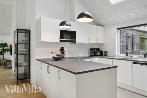 Köket i lyxstuga nr 757 är utrustat så att ni kan laga mat till 16 personer.