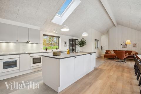 Köket i lyxstuga nr 758 är utrustat så att ni kan laga mat till 22 personer.