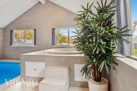 Njut av spabadets värme i lyxstuga nr 758 i Tyskland