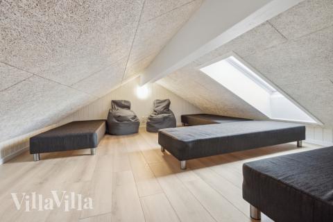 Några av de 22 sovplatserna finns på loftet i lyxstuga nr 758