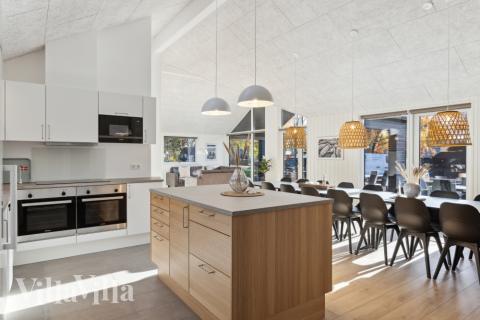 Köket i lyxstuga nr 759 är utrustat så att ni kan laga mat till 18 personer.