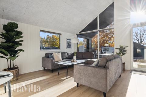 Aktivitetsrum i lyxstuga nr 759 med 7 sovrum och plats för 18 personer.