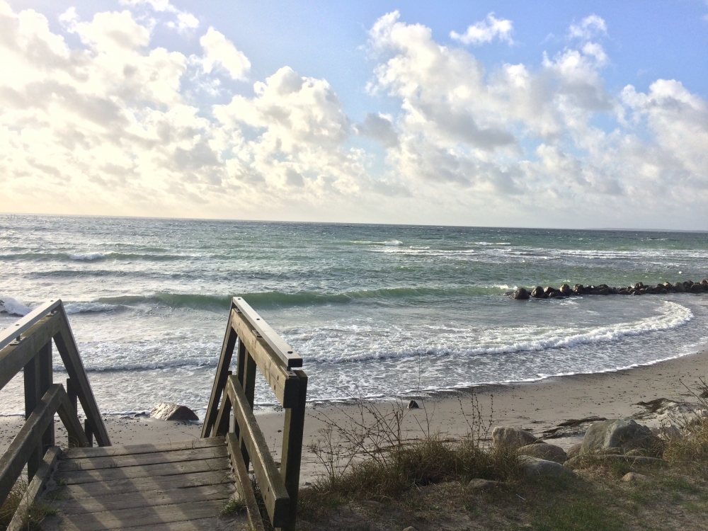 Stranden i närheten av lyxhus 588.