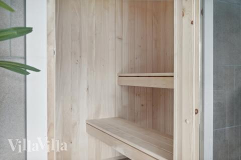 Njut av bastuvärmen i lyxstuga nr 588 för 14 personer