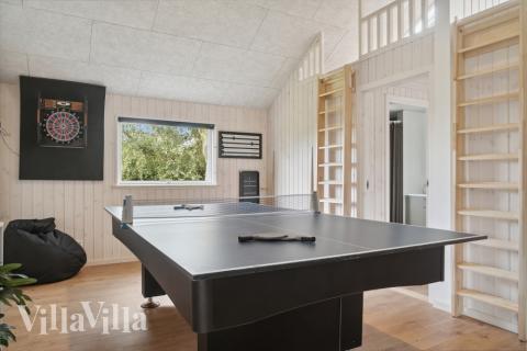 Aktivitetsrum i lyxstuga nr 588 med 5 sovrum och plats för 14 personer.