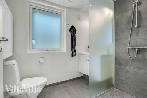 Ett av badrummen i lyxstuga nr 548