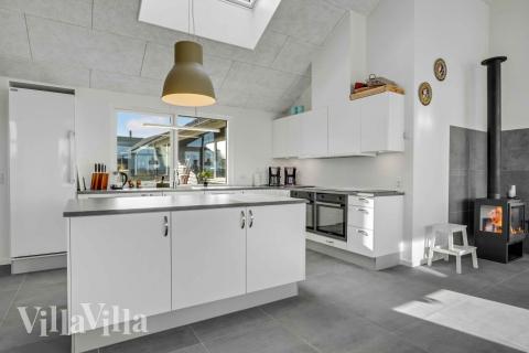 Köket i lyxstuga nr 548 är utrustat så att ni kan laga mat till 20 personer.