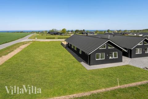 I Fyn och öar ligger detta vackra poolhus nr 548 med plats för 20 personer.