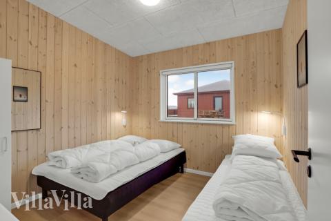 Ett av de 4 utmärkta sovrummen i lyxstuga nr 603 i Limfjorden.