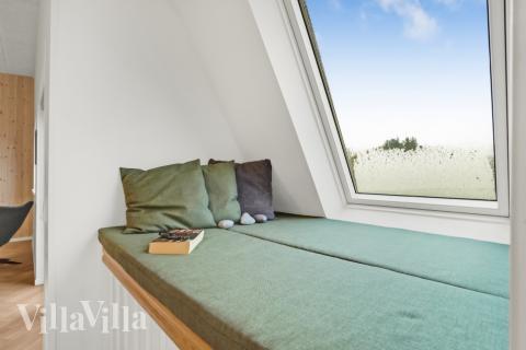 Vardagsrummet i lyxstuga nr. 603 har plats för 12 personer.