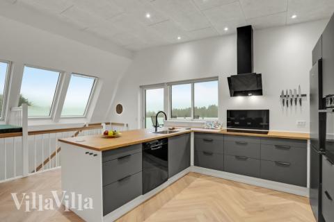 Välinrett kök i lyxstuga nr 603 i Limfjorden.