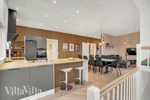 Köket i lyxstuga nr 603 är utrustat så att ni kan laga mat till 12 personer.