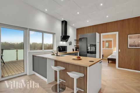 Köket i lyxstuga nr 603 är generöst inrett.