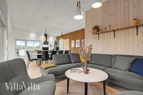 Soffhörnan i lyxstuga 603 i Limfjorden.