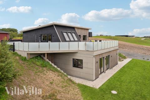 Den behagliga spastugan nr 603 med plats för 12 personer ligger i Limfjorden