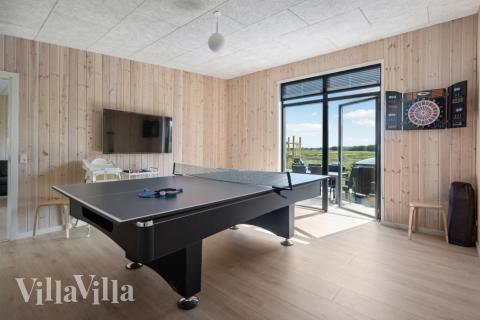 Förutom de många timmar som du kan tillbringa i stugans poolavdelning erbjuder lyxstuga 604 även biljard, bordtennis och dart