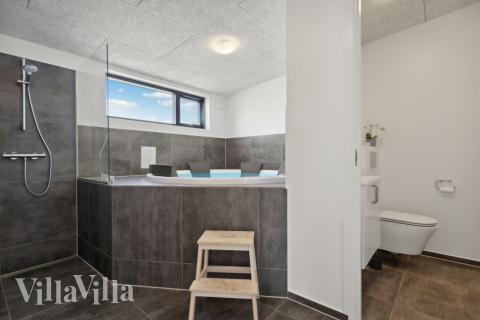 Lyxstuga nr 604 erbjuder bland annat ett härligt spabad