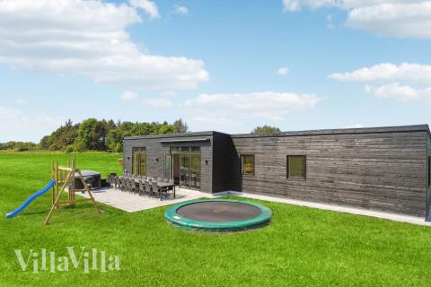 Den behagliga spastugan nr 604 med plats för 16 personer ligger i Østjylland