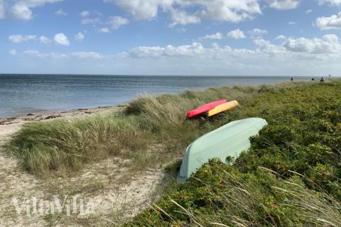 Stranden i närheten av lyxhus 606.