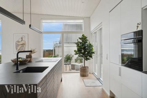 Köket i lyxstuga nr 606 är generöst inrett.