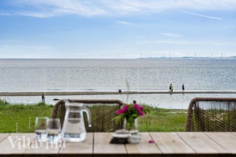 Stor terrass i lyxstuga nr 606 i Østjylland.