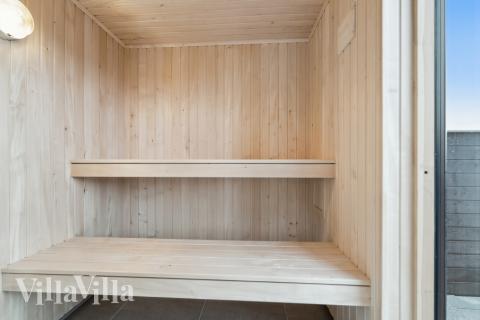 Njut av bastuvärmen i lyxstuga nr 608 för 26 personer