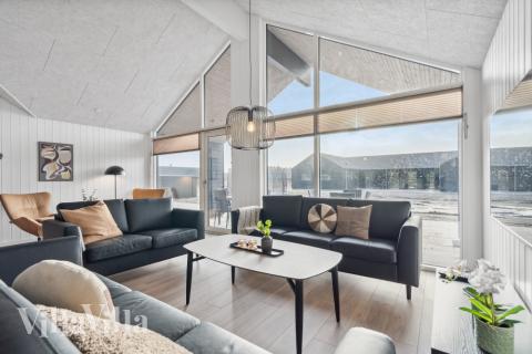 Aktivitetsrum i lyxstuga nr 608 med 10 sovrum och plats för 26 personer.