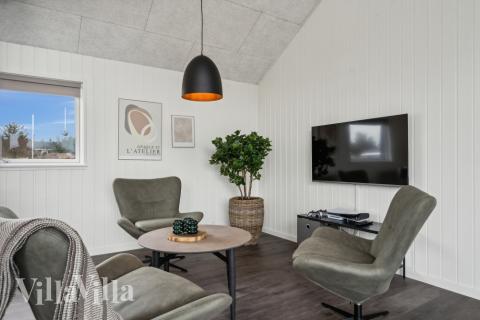 Lyxstuga 610 för 18 personer har ett stort aktivitetsrum med bl.a. biljard och dart