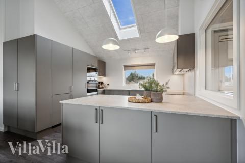 Köket i lyxstuga nr 610 är generöst inrett.