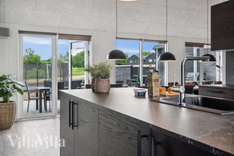 Köket i lyxstuga nr 611 är generöst inrett.