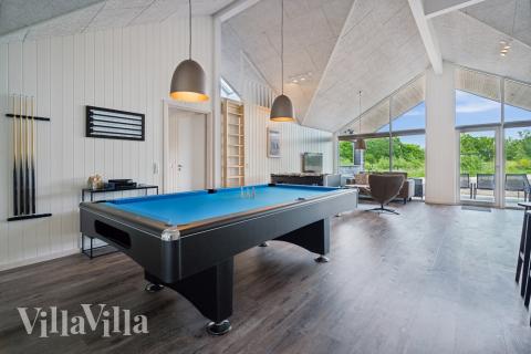 Aktivitetsrum i lyxstuga nr 611 med 8 sovrum och plats för 20 personer.