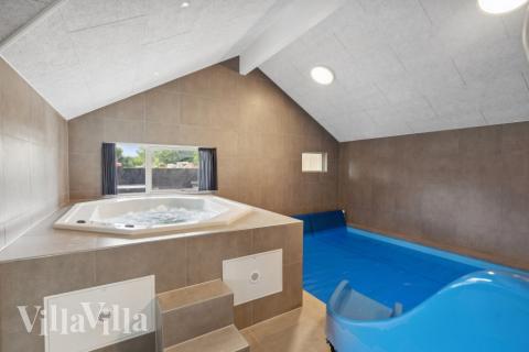 Lyxstuga nr 611 erbjuder bland annat ett härligt spabad