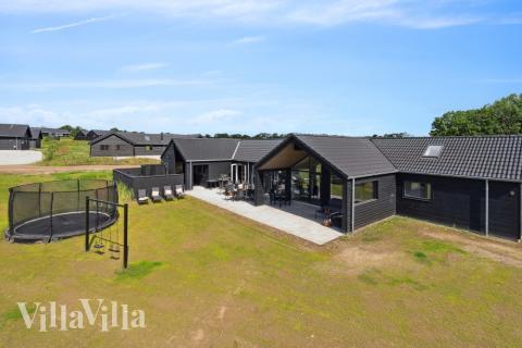 Den tjusiga sommarstugan nr 611 med gott om plats för upp till 20 personer