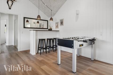 Aktivitetsrum i lyxstuga nr 612 med 9 sovrum och plats för 24 personer.