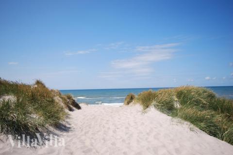 Stranden i närheten av lyxhus 613.
