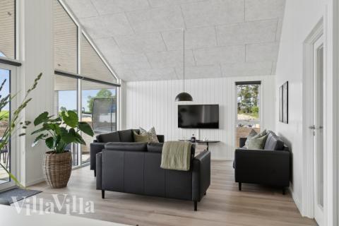 I soffhörnan i lyxstuga 614 i Fyn och öar kan ni spela brädspel eller titta på film tillsammans.