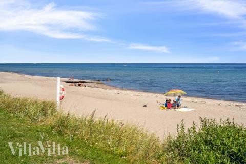 Stranden i närheten av lyxhus 614.