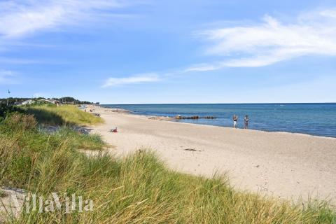 Stranden i närheten av lyxhus 616.