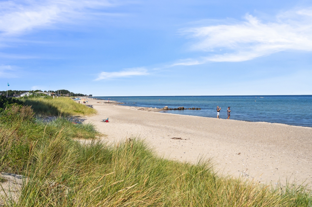 Stranden i närheten av lyxhus 616.