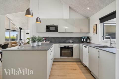 Köket i lyxstuga nr 617 är utrustat så att ni kan laga mat till 14 personer.