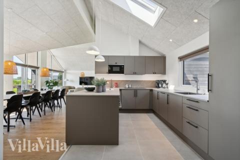 Köket i lyxstuga nr 618 är utrustat så att ni kan laga mat till 16 personer.