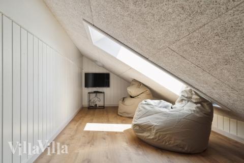 Några av de 16 sovplatserna finns på loftet i lyxstuga nr 618