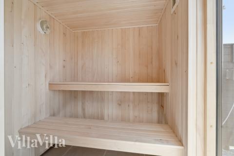 Njut av bastuvärmen i lyxstuga nr 618 för 16 personer