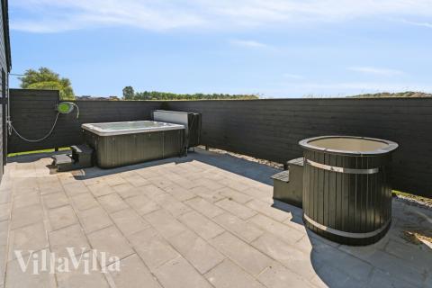 Lyxstuga nr 618 erbjuder bland annat ett härligt spabad