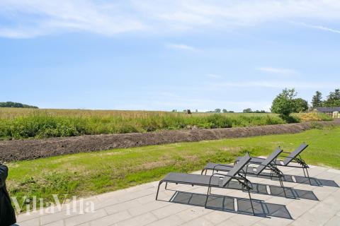 Njut av en grillkväll på terrassen i lyxstuga nr 618 i Fyn och öar