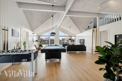 Aktivitetsrum i lyxstuga nr 619 med 12 sovrum och plats för 30 personer.