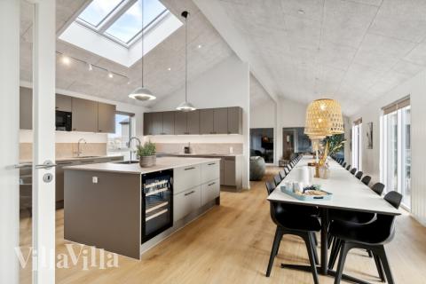 Köket i lyxstuga nr 619 är utrustat så att ni kan laga mat till 30 personer.