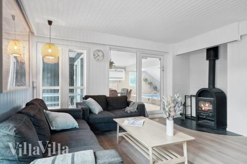 Soffhörnan i lyxstuga 623 i Vestjylland.