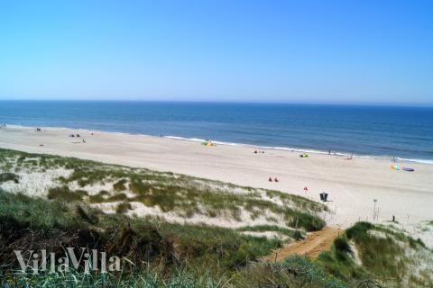 Stranden i närheten av lyxhus 623.