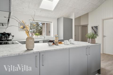 Köket i lyxstuga nr 624 är generöst inrett.